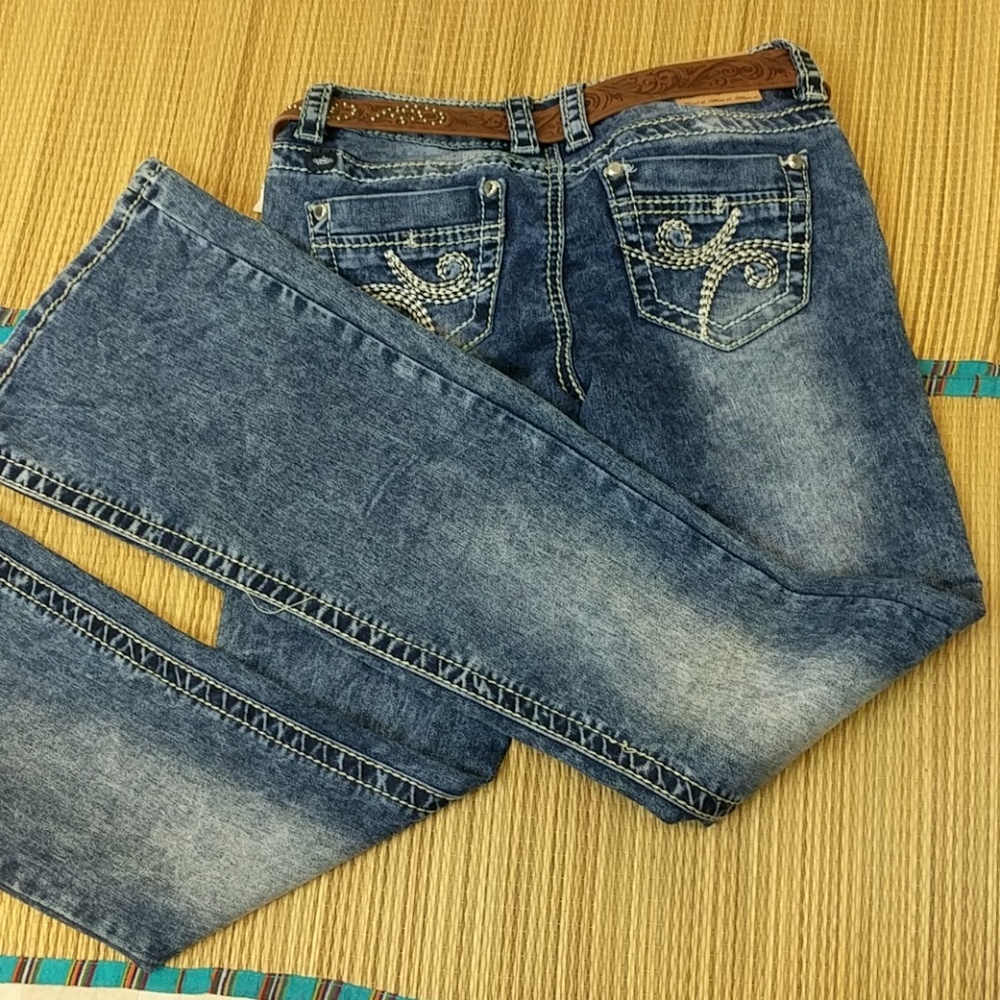 Size 0 Juniors new Almost Famous jeans